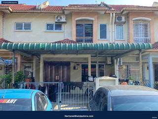 Nicely Renovated : 2 storey terrace Lestari Putra Seksyen 6 — gambar 1