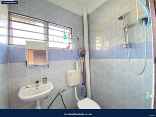 Nicely Renovated : 2 storey terrace Lestari Putra Seksyen 6 — gambar 18