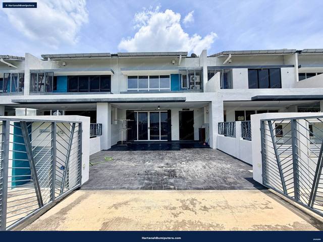 Facing Lake : 2 storey terrace Serenia City Sepang