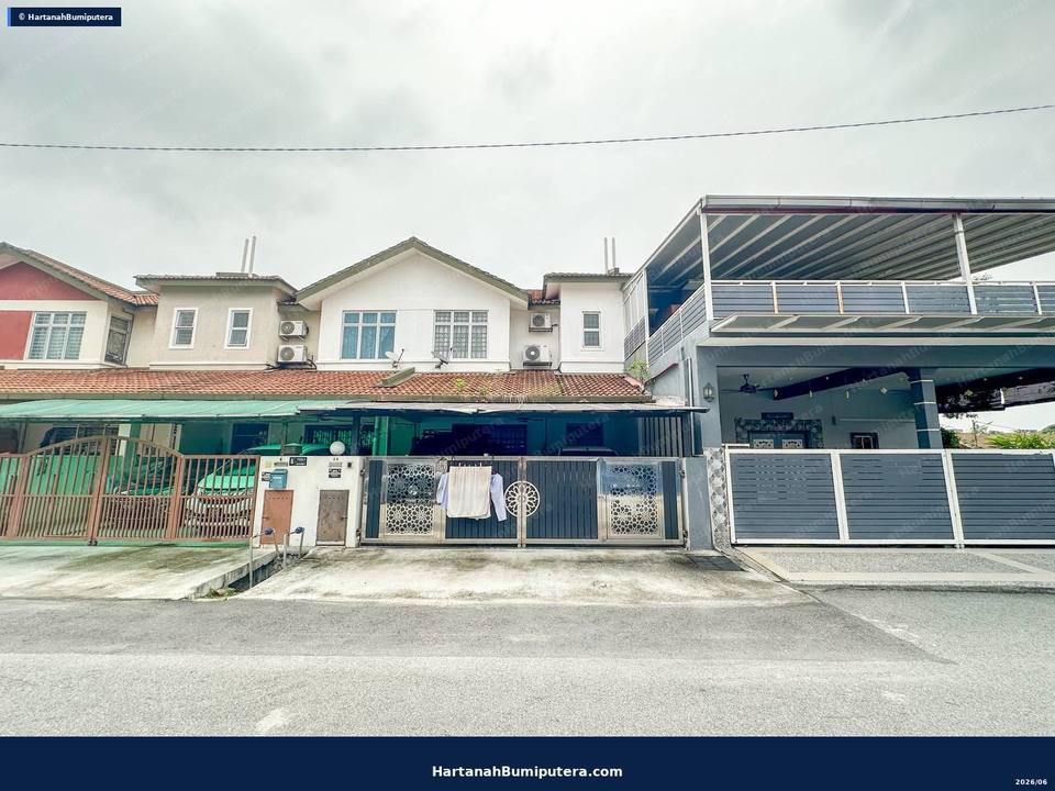 Near Putrajaya : 2 storey terrace Taman Emas Dengkil