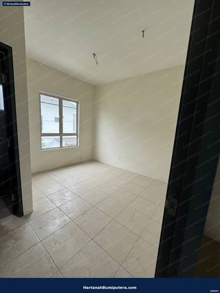 Corner Lot new Bare Unit : 2 storey terrace Kita Bayu Cybersouth — gambar 7