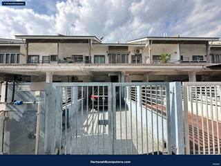 Facing Lake : The Lake Residence Taman Putra Perdana