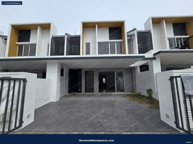 Bare Unit Size Besar :  Double Storey Terrace Serene Heights Type Verna, Bangi