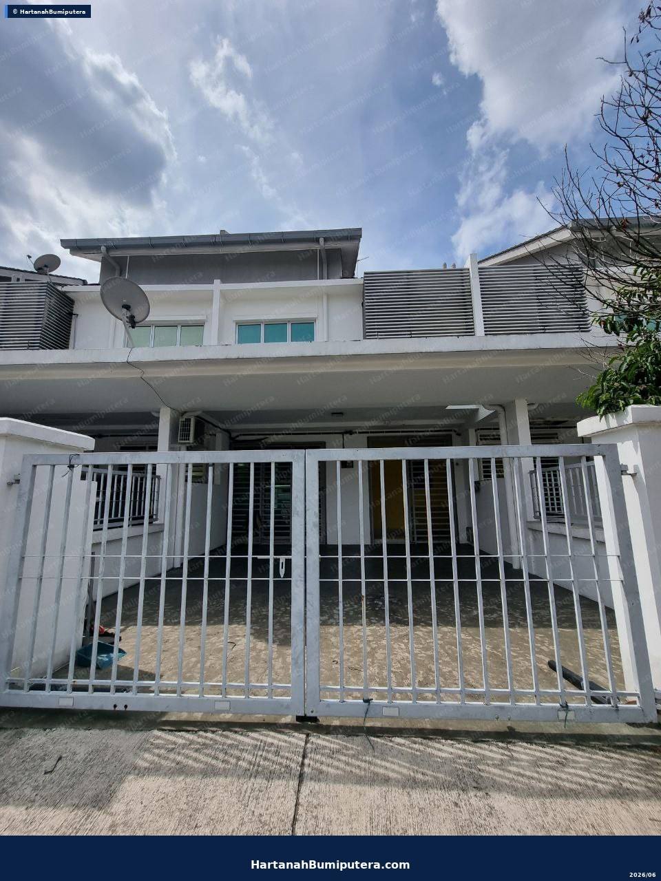 Facing Open : 2 storey terrace 96 Greenwoods Salak Perdana Sepang