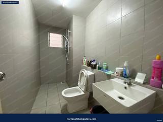 Unit with 3 parking : Lakefront Home Cyberjaya — gambar 3