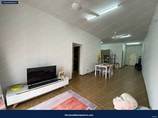 Unit with 3 parking : Lakefront Home Cyberjaya — gambar 7