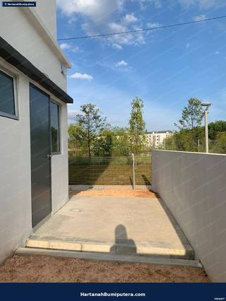 End Lot bare unit baru : 2 storey terrace Kita Bayu Cybersouth — gambar 5