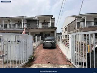 End Lot Fully Furnished : The Lake Residence Taman Putra Perdana