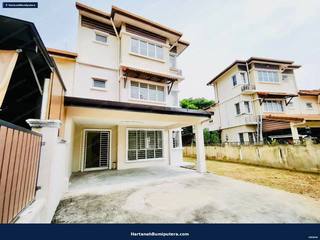 Next to Cyberjaya : 2.5 Storey terrace End Lot Taman Amanputra Puchong — gambar 4