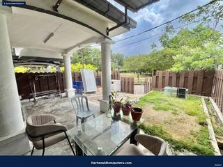 Facing Playground : 2 storey terrace Lestari Perdana Seri Kembangan — gambar 3