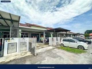 Tanah Belakang Luas : Terrace Setingkat Taman Semarang Mutiara Jenderam Hilir — gambar 16