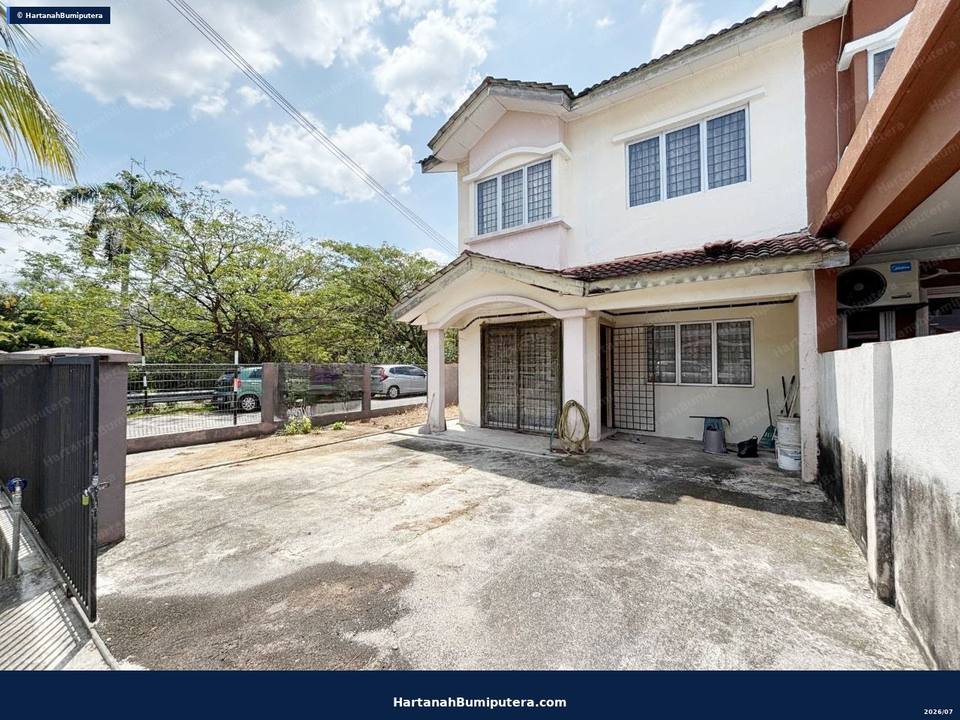 End Lot with huge land : 2 storey terrace Bandar Tasik Kesuma Semenyih