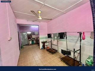 Extended Kitchen : A single storey terrace Bandar Rinching Semenyih — gambar 12
