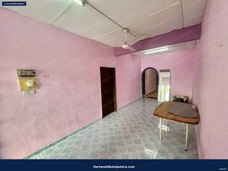 Extended Kitchen : A single storey terrace Bandar Rinching Semenyih — gambar 8