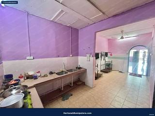 Extended Kitchen : A single storey terrace Bandar Rinching Semenyih — gambar 10