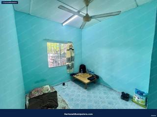 Extended Kitchen : A single storey terrace Bandar Rinching Semenyih — gambar 15