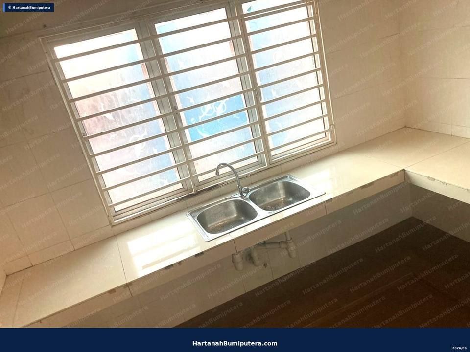 Near UKM Komuter station : 3 storey terrace Taman Aman Permai Bangi