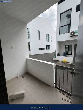Brand New End Lot with Defect Liability Period : 2 storey terrace  Lambaian 2 Kajang — gambar 4