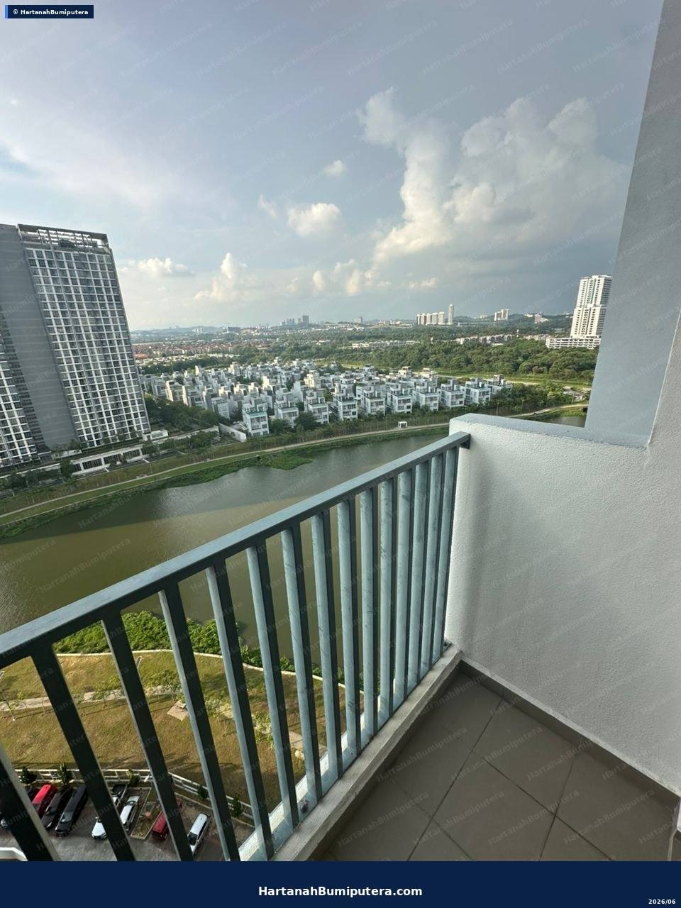 Lake view Corner : Lakefront Home Cyberjaya
