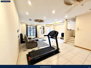Spacious unit : 2 storey terrace Taman Warisan Mulia Sepang — gambar 3