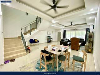 Facing lake : 2 Storey Terrace (Type: Arina) @ Serenia City, Sepang — gambar 8