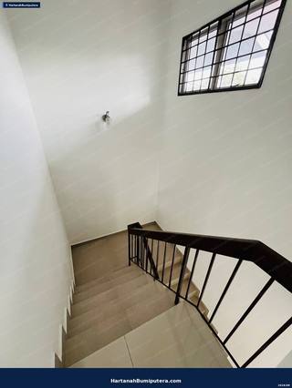 Tiles Newly changed : Semi D Double storey cluster with huge land in Taman Putra Perdana — gambar 13