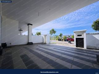 En Lot Facing Garden : 2 storey terrace Eco Majestic — gambar 4