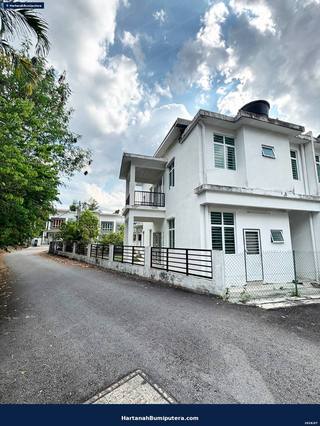 End Lot with huge land : 2 storey terrace Taman Pelangi Semenyih — gambar 9