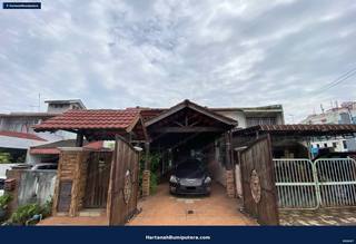Renovated and Extended : 2 storey terrace Taman Serdang Raya Serdang — gambar 1