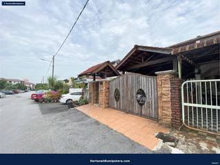 Renovated and Extended : 2 storey terrace Taman Serdang Raya Serdang — gambar 3