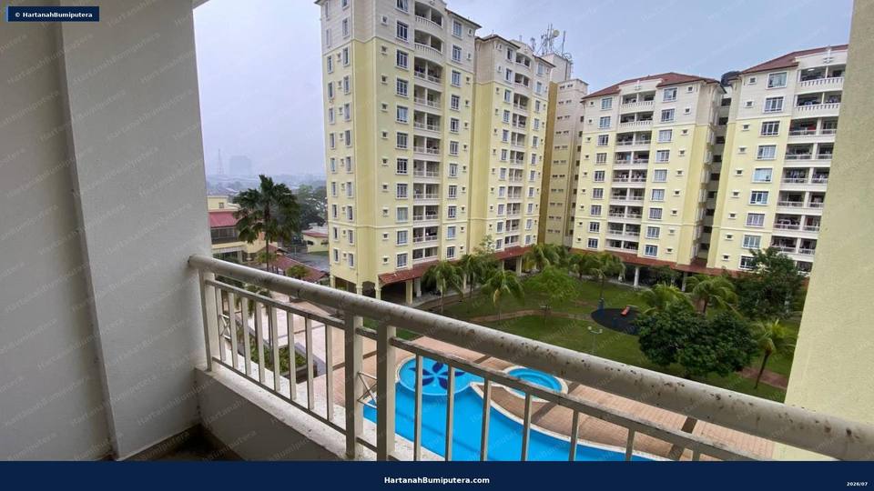 Low Level Facing Swimming Pool : Desaria Villa Condominium, Kampung Pulau Meranti, Puchong
