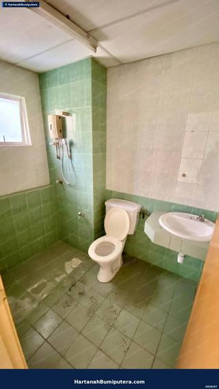 Low Level Facing Swimming Pool : Desaria Villa Condominium, Kampung Pulau Meranti, Puchong — gambar 20