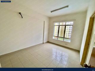 Low Level Facing Swimming Pool : Desaria Villa Condominium, Kampung Pulau Meranti, Puchong — gambar 12
