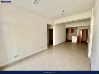 Low Level Facing Swimming Pool : Desaria Villa Condominium, Kampung Pulau Meranti, Puchong — gambar 4