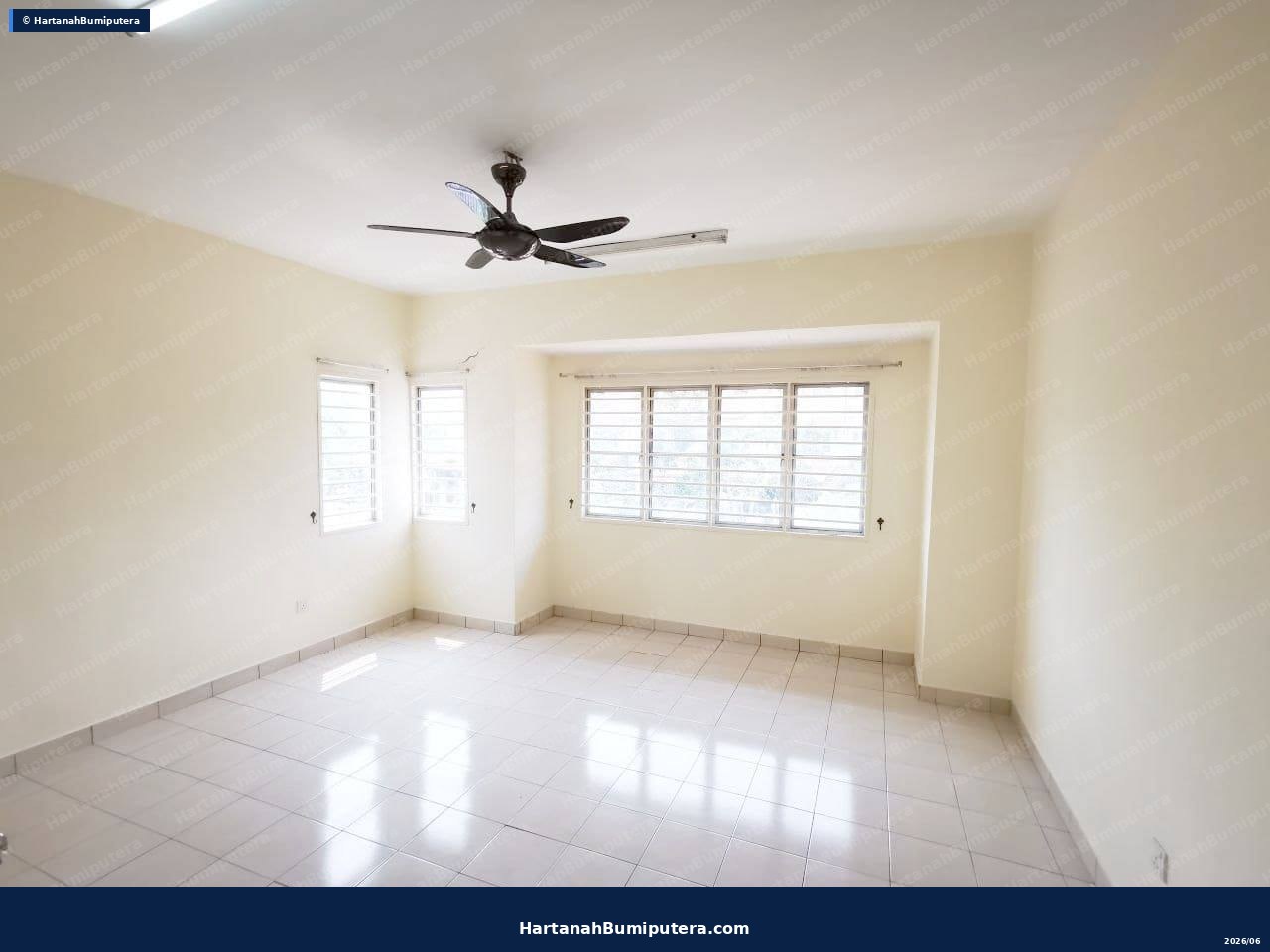 Next to Cyberjaya : 2.5 Storey terrace End Lot Taman Amanputra Puchong — gambar 12
