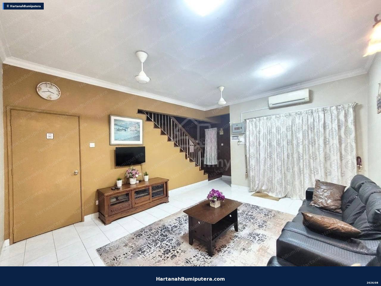 Homestay House Facing Open : Double Storey House Taman Puchong Utama PU10 — gambar 4