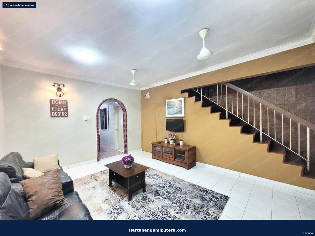 Homestay House Facing Open : Double Storey House Taman Puchong Utama PU10 — gambar 6