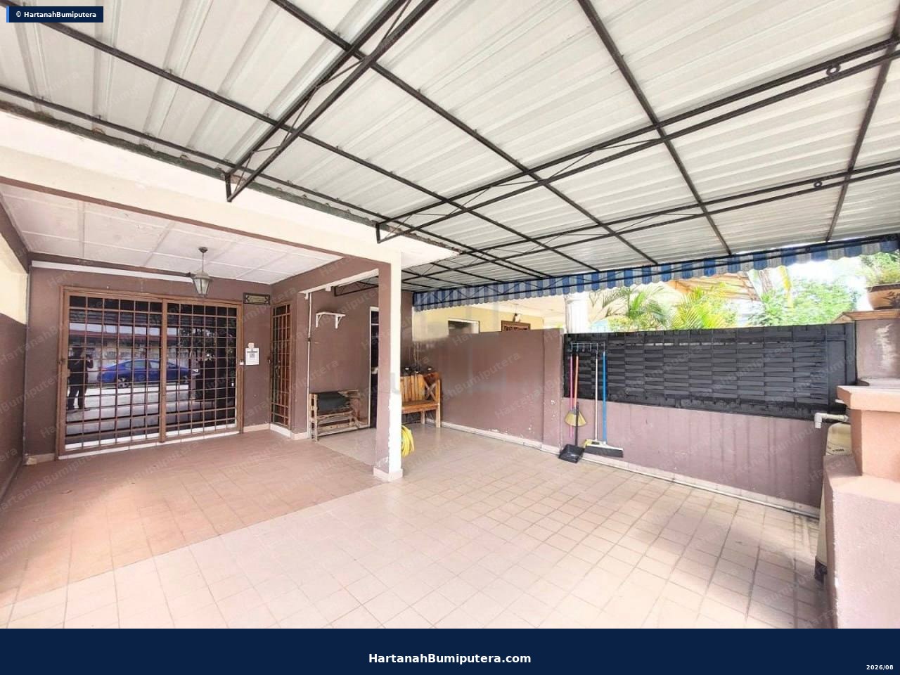 Homestay House Facing Open : Double Storey House Taman Puchong Utama PU10 — gambar 3