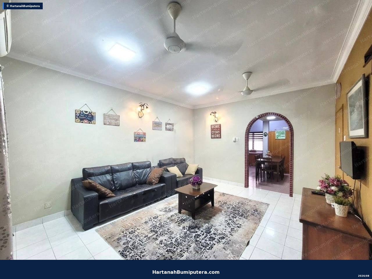 Homestay House Facing Open : Double Storey House Taman Puchong Utama PU10 — gambar 5