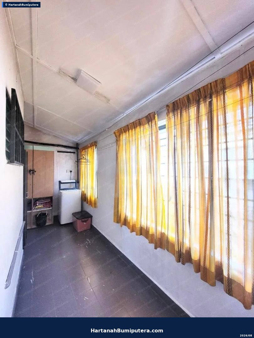 Homestay House Facing Open : Double Storey House Taman Puchong Utama PU10 — gambar 13
