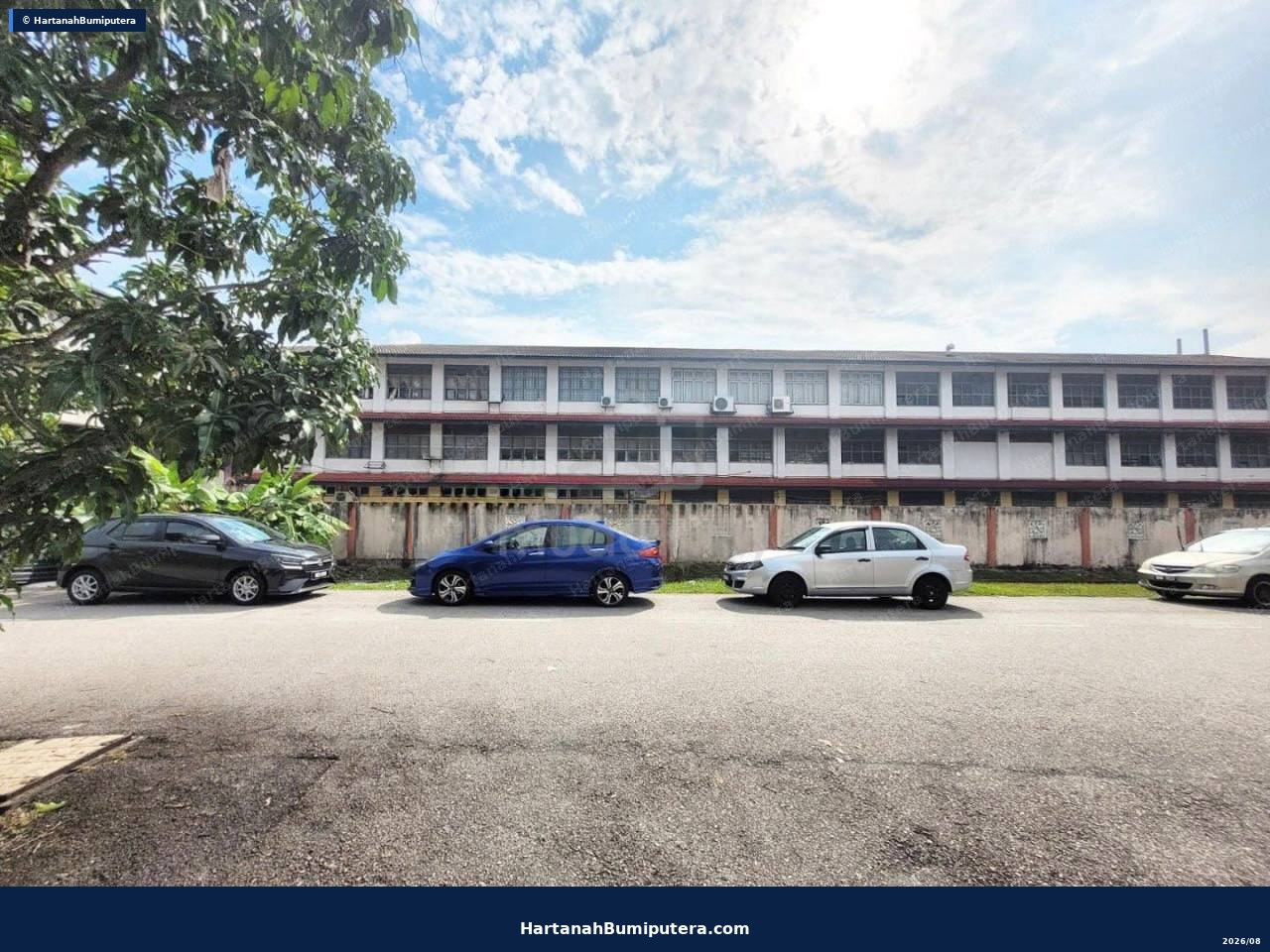 Homestay House Facing Open : Double Storey House Taman Puchong Utama PU10 — gambar 14