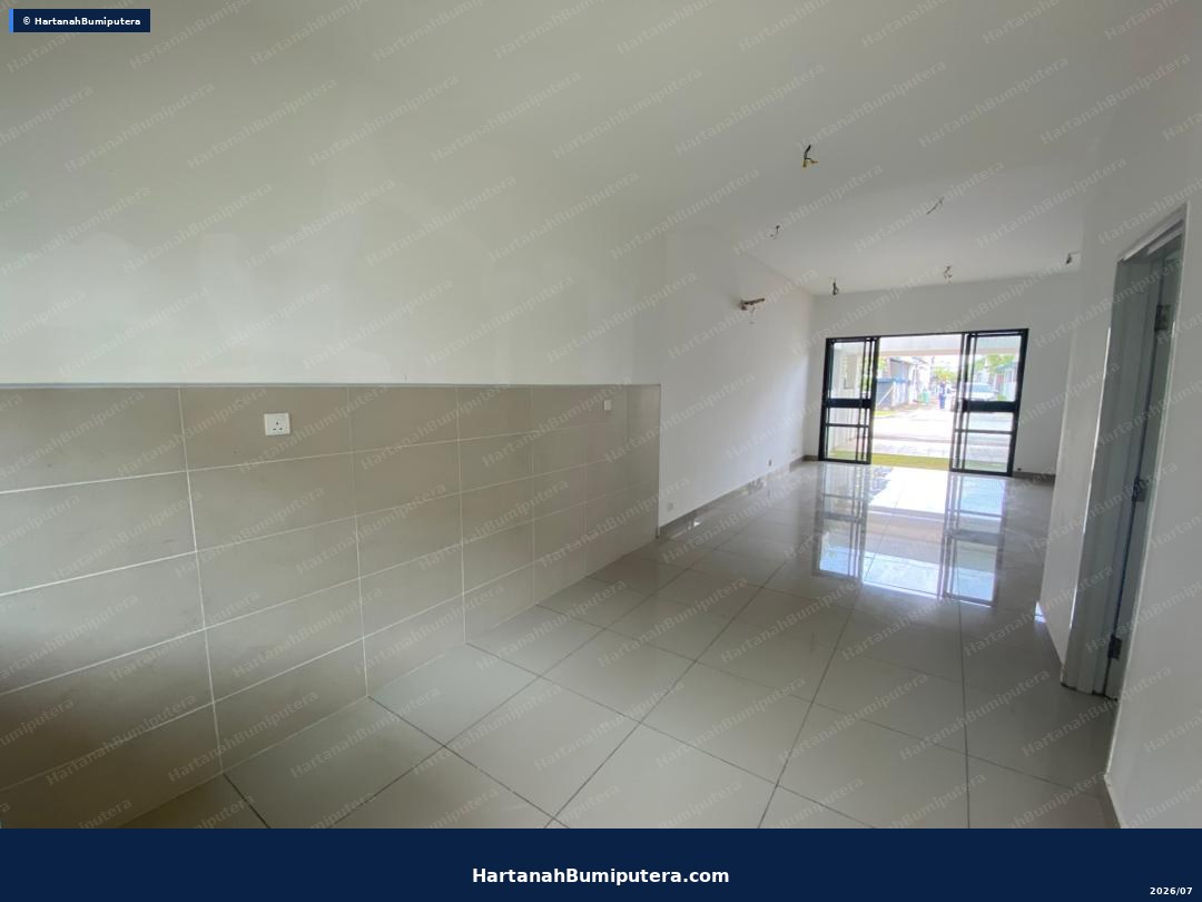 FRONT GREEN AREA : 2-STOREY TERRACED HOUSE @ NILAI RM490,000 ONLY — gambar 5