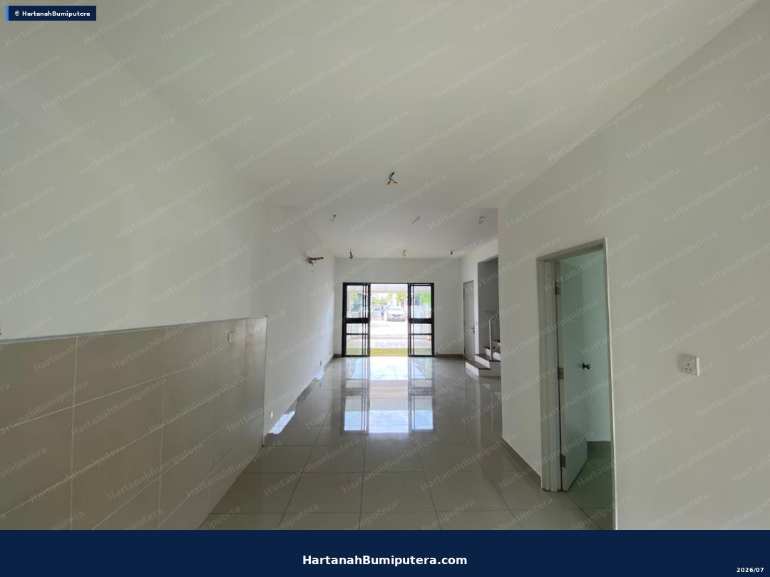 FRONT GREEN AREA : 2-STOREY TERRACED HOUSE @ NILAI RM490,000 ONLY — gambar 23