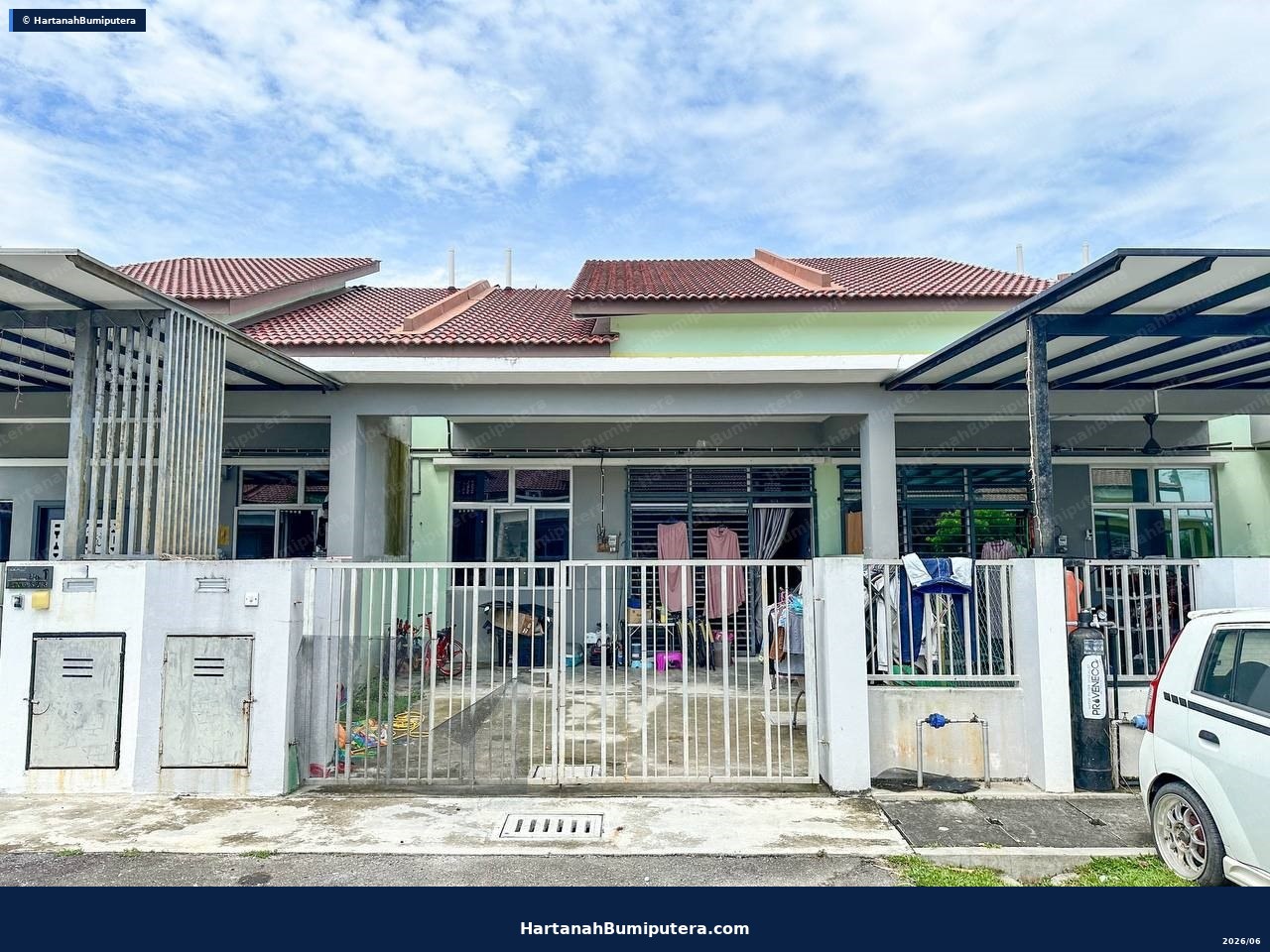 Tanah Belakang Luas : Terrace Setingkat Taman Semarang Mutiara Jenderam Hilir — gambar 2