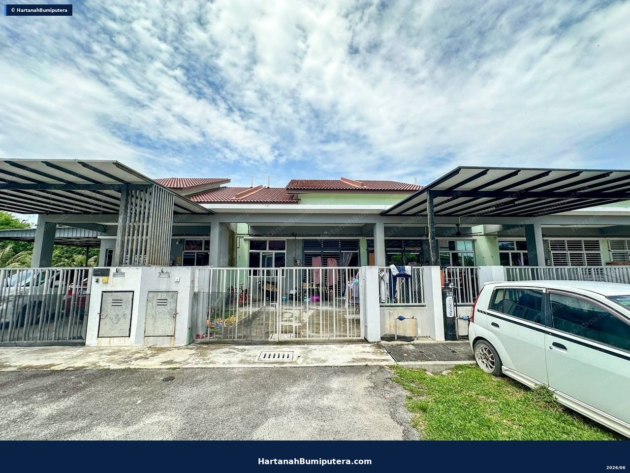 Tanah Belakang Luas : Terrace Setingkat Taman Semarang Mutiara Jenderam Hilir — gambar 3