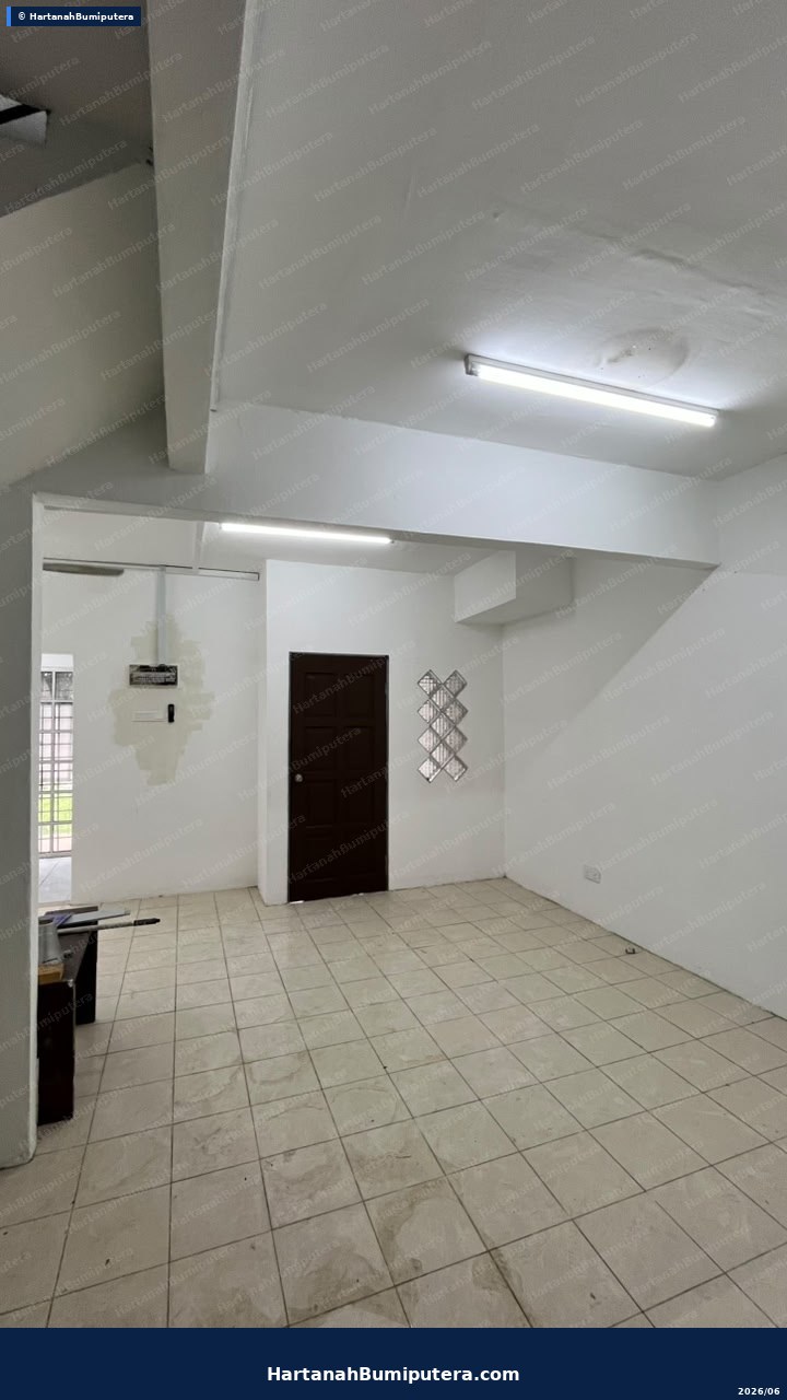 Bigger unit : 2 storey terrace Taman Lestari Putra Seksyen 5 — gambar 2